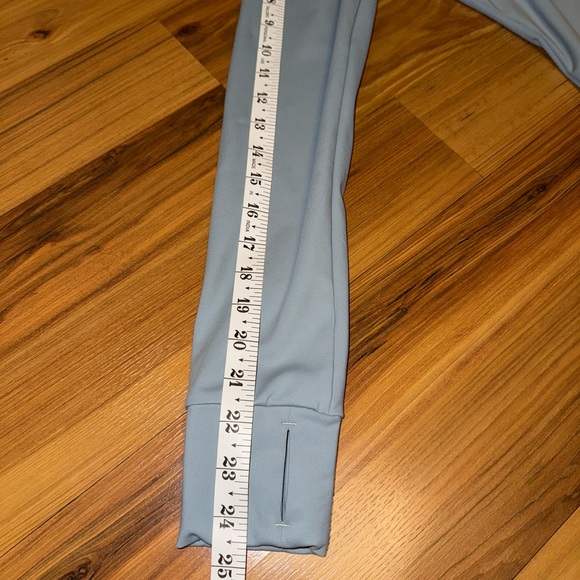 Alo Yoga Fitted Full Zip Performance Jacket Thumbholes Gray Athleisure - Picture 8 of 8